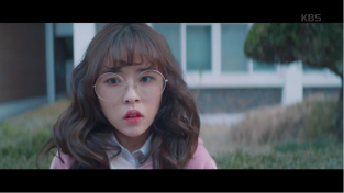 '계약우정'에서 색다른 매력으로 나타난 민도희, 그녀의 안경은?