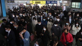 13일부터 서울시 지하철 이용시 마스크 필수착용...탑승금지까지