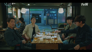 tvN 미스터리 스릴러 '낮과 밤', 미궁속 사건에서도 밝게 빛나는 설현의 자켓 정보는?